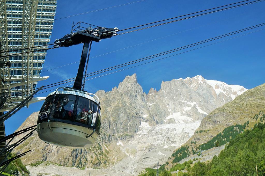 Hotel Aiguille Noire Courmayeur Exterior foto